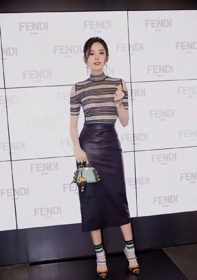 刘诗诗的“天鹅颈”，赵丽颖的优雅，女明星的露肩装少女又仙气