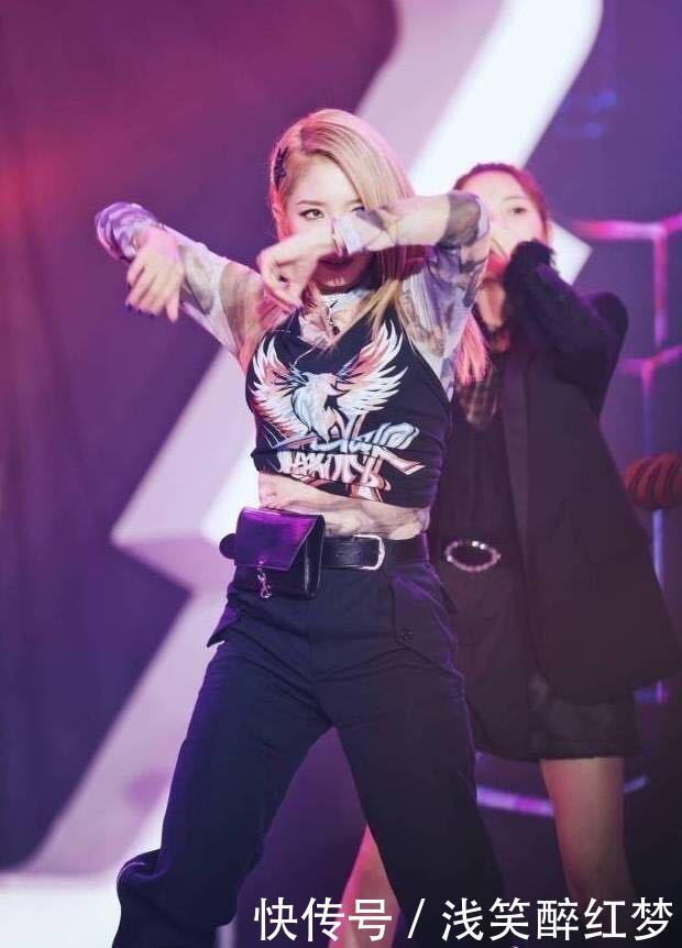 当164孟美岐和168杨超越同台演出, 网友: 大长腿和锥子腿的差距!