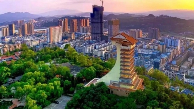 四川一小县厉害了，被780亿高铁砸中，未来发展势如破竹