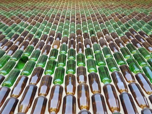 150万个啤酒瓶可以用来做什么?在和尚手里,变成一座寺庙