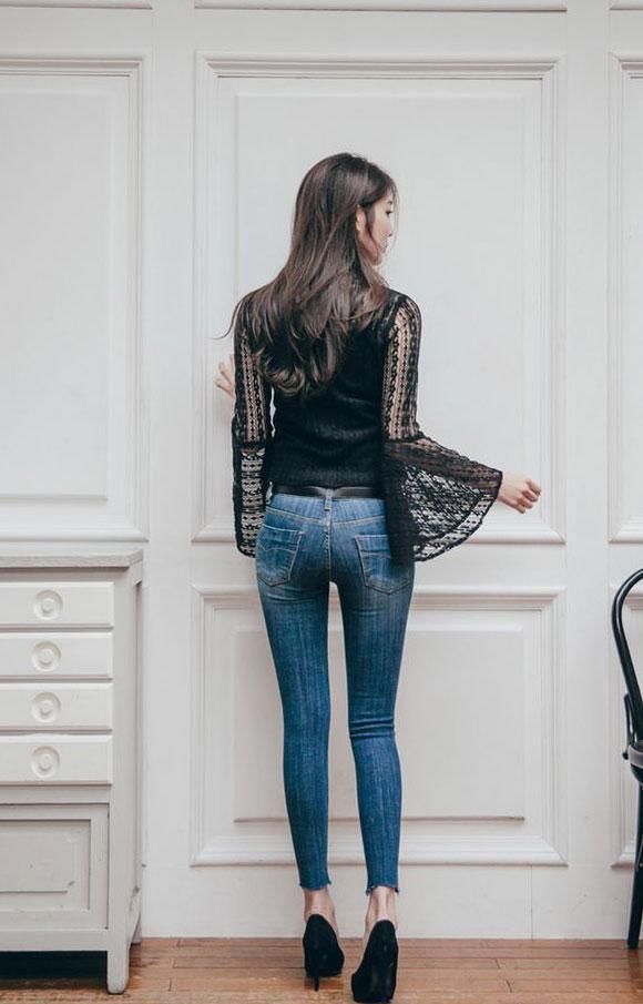 紧身裤上身落落大方，更加完美，彰显女人年轻魅力