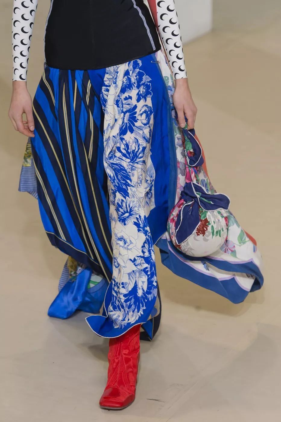 从秀场到街头，今夏最火的连衣裙是这一条!