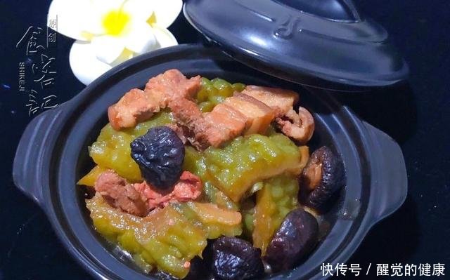  『女人』皮肤差不用怕，女人常吃此菜，养颜嫩肤又养血，皮肤越来越好了！