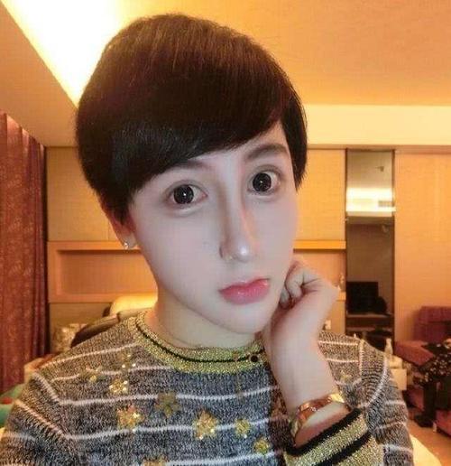 张大大遭网友痛骂！朋友圈照片P到认不出，网友：第二个刘梓晨？