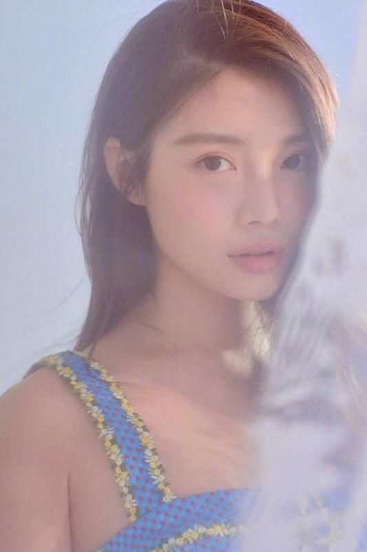 “大嫂”徐冬冬太迷人！穿着简单尽显少女魅力，朦胧也是一种美！