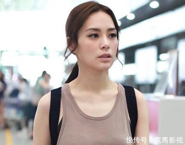 『完美地』39岁阿娇不一般!“男人汗衫”也能穿出凹凸感,这身材实在抢风头