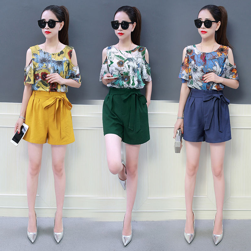 大热天的，都敢这样穿着出门，太勇敢了简直亮瞎眼睛