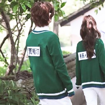  「黄明昊」跑男对黄明昊有多偏心？嘉宾名牌统一都用小名，唯独他是英文名字