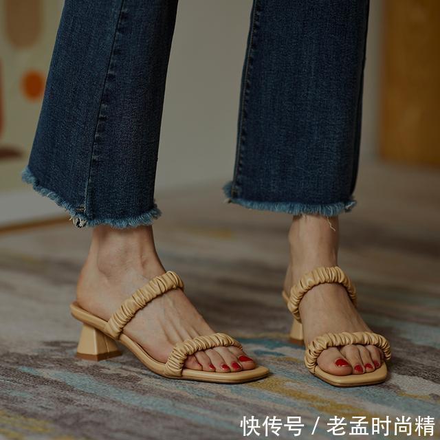  优雅■高跟凉鞋，增添优雅与美丽