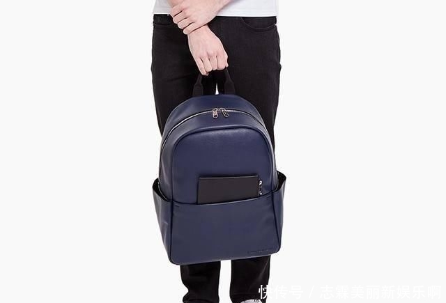 『张扬』CK 2020年春夏款双肩包实评:始终如一的简洁、經典蓝、logo不张扬