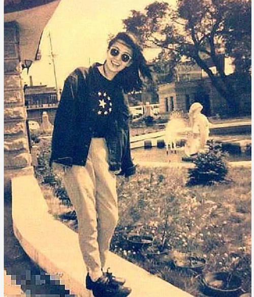 80年代的她们：王祖贤穿堆堆袜，张曼玉朱茵超时髦，网友：时尚是