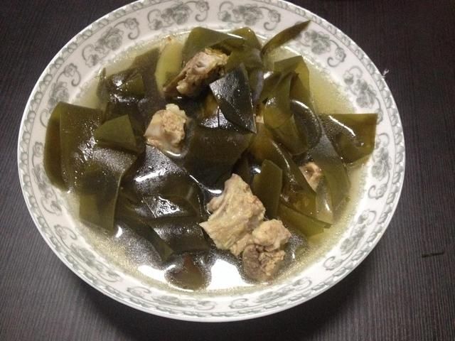  『好喝』教你做营养美味的海带土豆排骨汤，香气四溢超好喝，孩子们超喜欢
