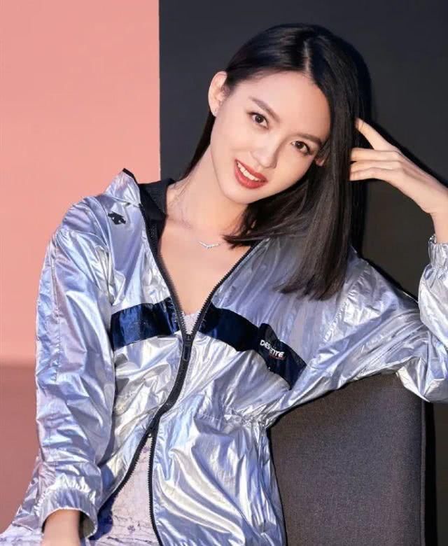 「佩戴」聪明女人选项链都爱袖珍款,戴上不显脖子短,时髦高级有气质