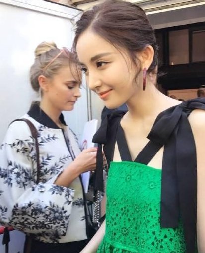 热巴和娜扎到底谁才是真正的新疆美人?