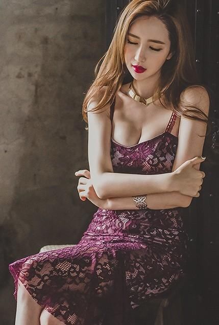 天然美女李妍静穿蕾丝包臀长裙，拍火辣性感高清写真！