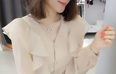 毫不夸张的说，这是我见到巨美的减龄小衫，老婆穿上跟女儿一样嫩