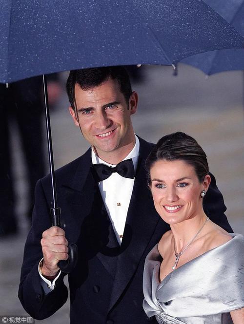 穿出优雅夏日风，我听这位西班牙王后的