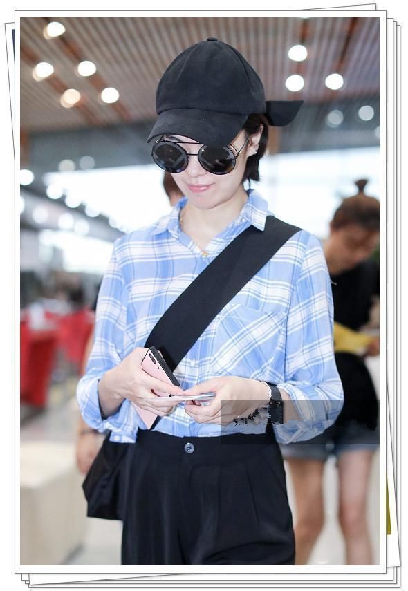 郁可唯放飞自我!穿阔腿裤配人字拖，网友:这腿真不像168的身高