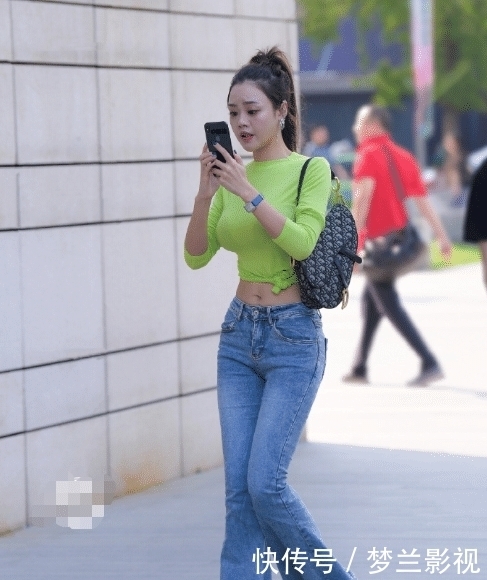 女生|身材好的女生才有“资格”穿露脐装,中间细的才是完美身材