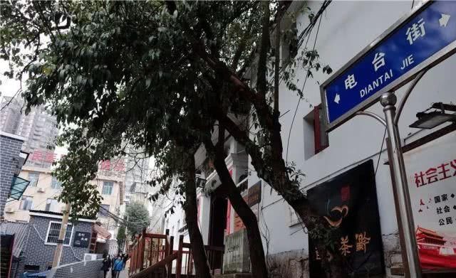 中国第一条旅游高铁正式通车！400余个4A级以上景区，一路美食美