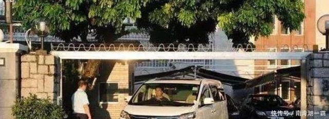 「威尔法」刘德华的座驾,26年换了5辆,为家庭卖掉越野车,从此只坐保姆车
