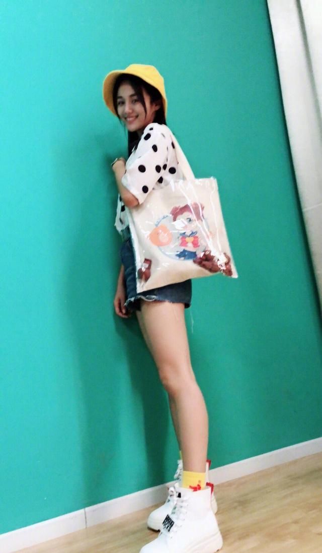 这炎热的夏天,咋不和安悦溪穿,忒显凉快了!