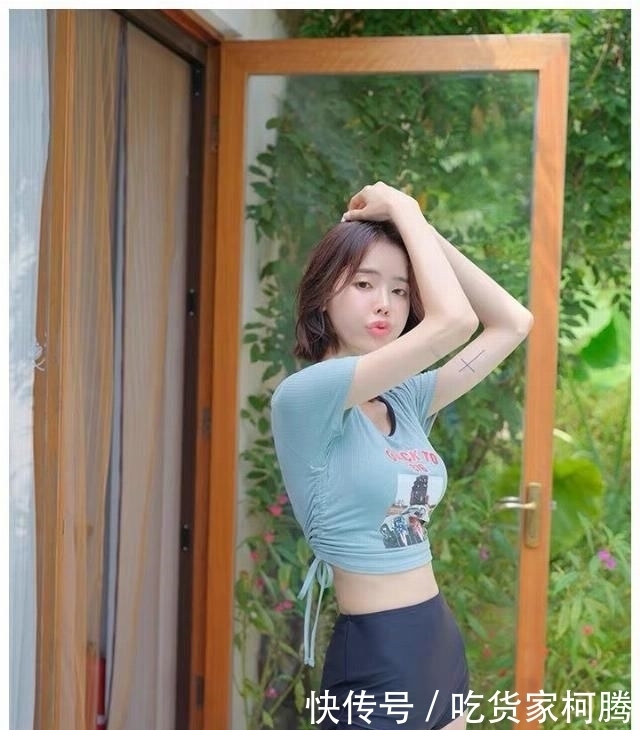  美景|清纯美少女与百褶裙子的结合, 那就是美景