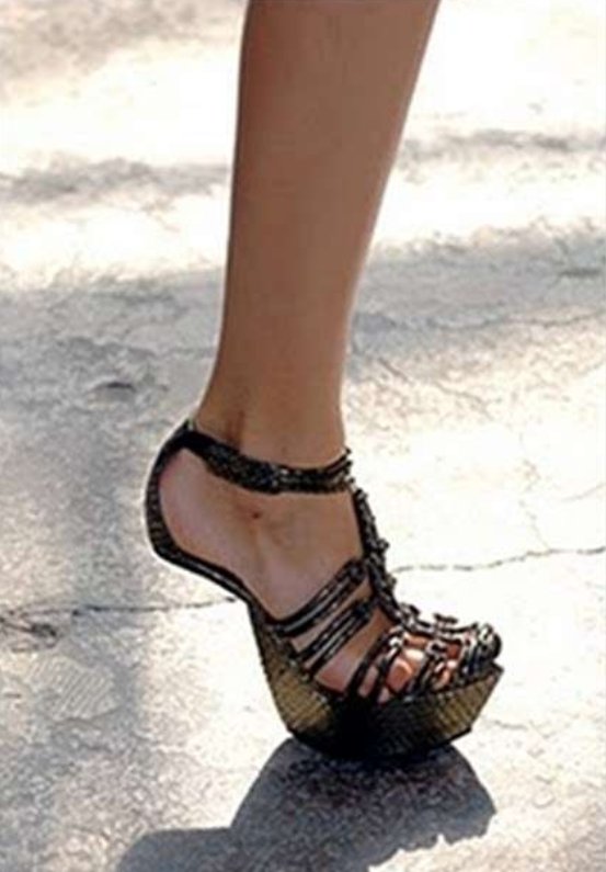 9双“稀奇古怪”的高跟鞋，应该不是为人类设计的