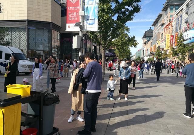 评析没有王府井小吃街的北京王府井大街:外地游客依然人山人海