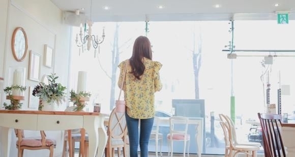  玻彩■孙允珠：春熙芊柳珐琅玻彩褶皱碎花衫写真