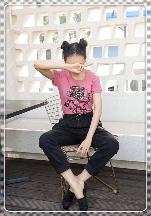 当24岁徐璐穿粉色T完败36岁王鸥，我才知道发型对于减龄有多重要