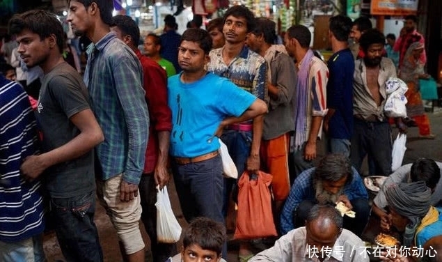  「高铁」印度土豪首次来中国，刚坐上高铁就急了，还直言：我要