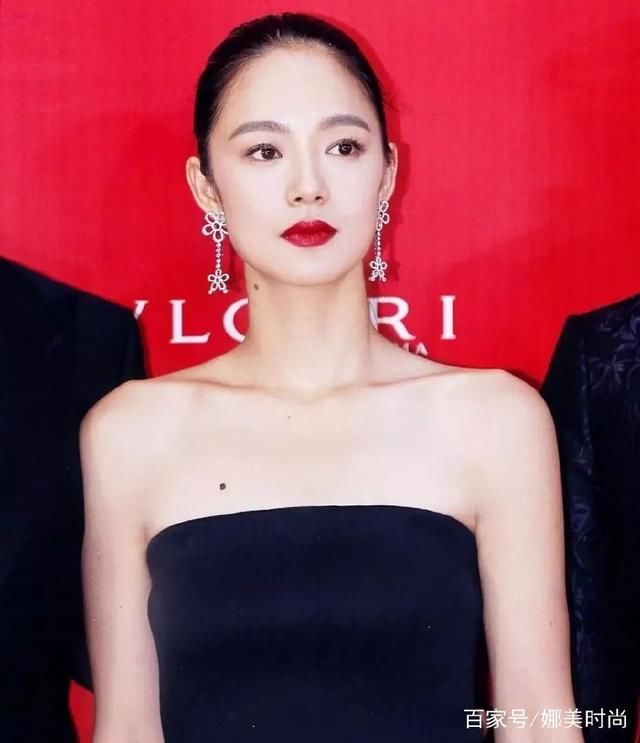 内衣选对了，一秒A变C!一字肩、露肩装随便穿，美到哭!