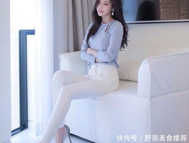  美女：洒脱帅气的牛仔裤美女，轻松穿出优雅感