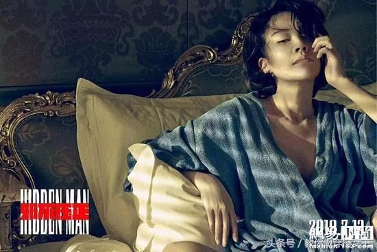 许晴年近50依旧风情万种 穿搭也是很有一套