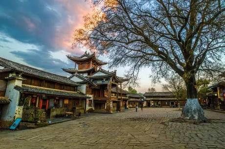 茶马古道上唯一延续下来的千年古镇,轻躺在大理与丽江之间