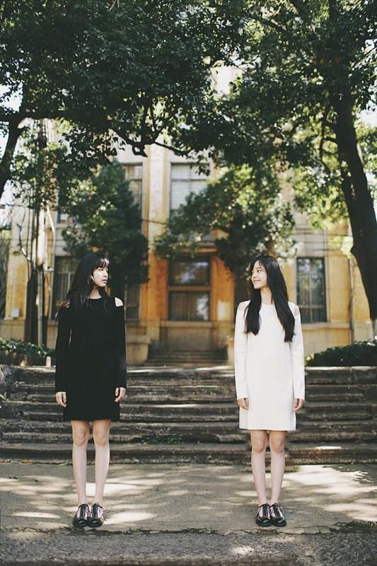 欧阳娜娜也去上学了，穿健身裤显活力，真想和这样的学妹成校友！