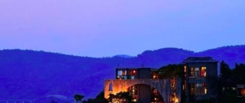 杨丽萍3500万宫殿开放，最低消费100元一小时，美轮美奂虽贵也值