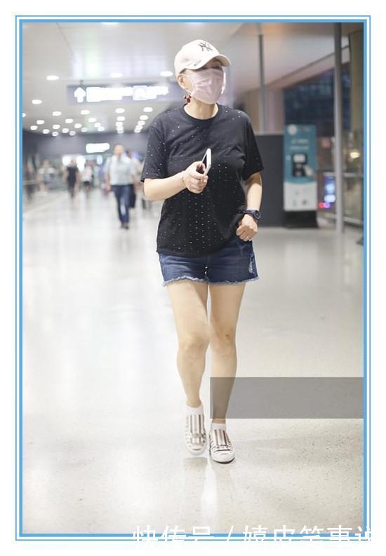 看了张凯丽短裤，再看看赵雅芝，才知道保养与不保养的差距有多大