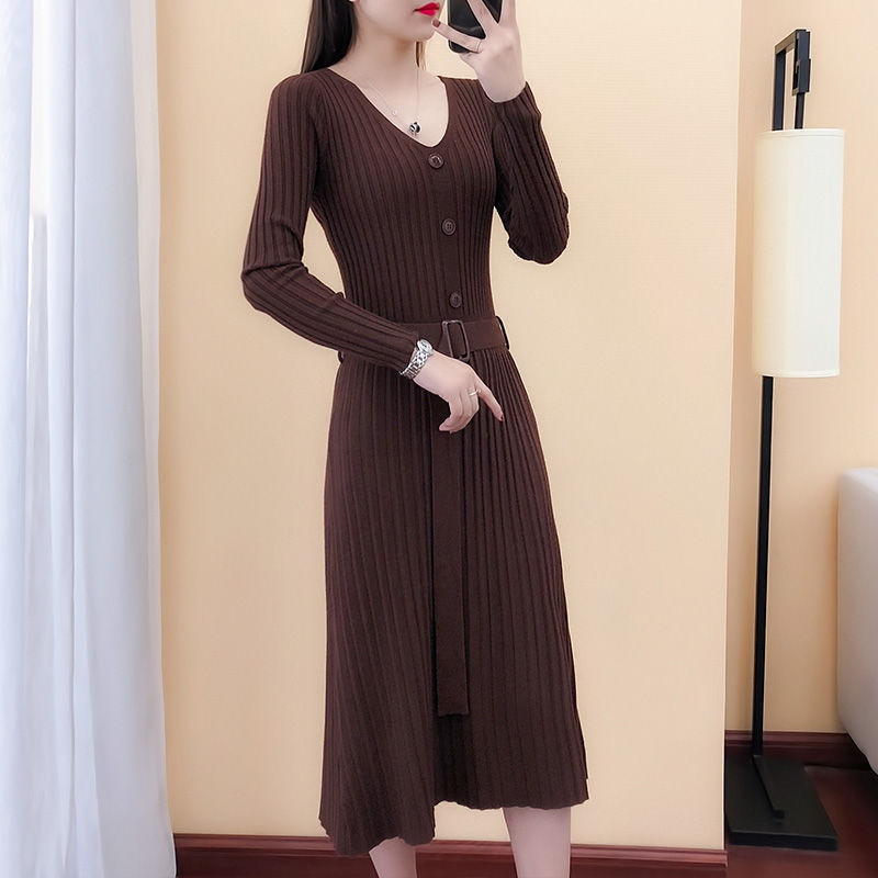 你才30多而已，别穿着像50岁!赫本裙+高跟鞋，美嫩10岁