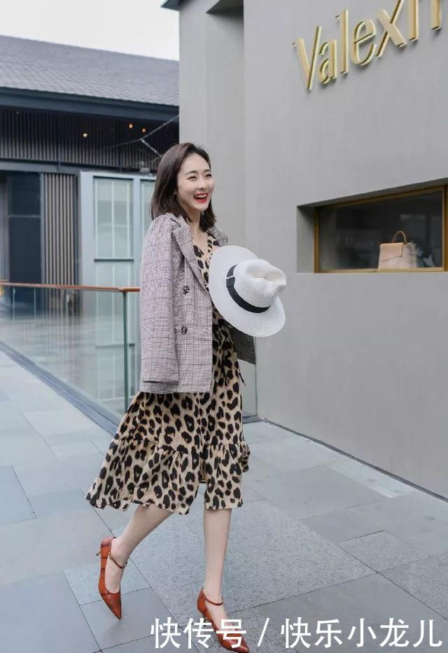 显得■街拍:美女有一双尖头高跟鞋的加持,身材自然显得既高挑又有魅力