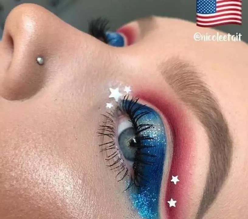 外国女孩以国旗为灵感画眼妆，被中国国旗那张惊艳到!