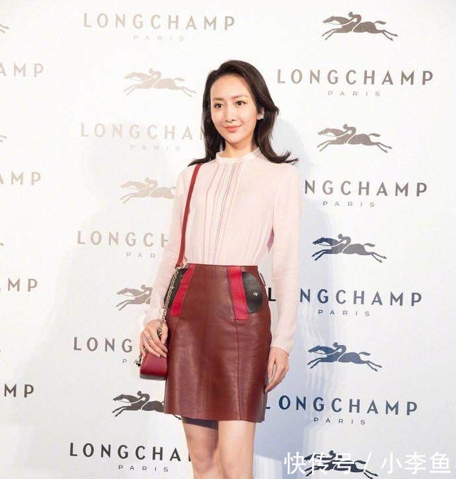 34岁王鸥穿衣太有女人味了，难怪明道都拜倒在她的石榴裙下！