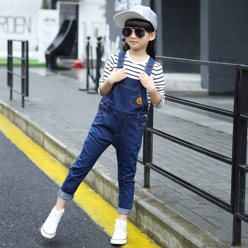 女人身材丰满，就要穿这种短裤，时髦又看着就很显嫩