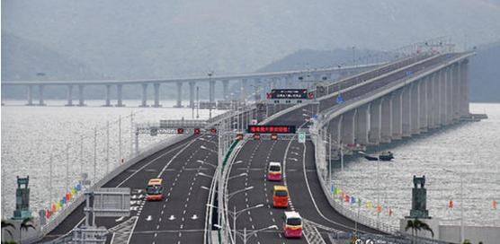 兴致勃勃的开上港珠澳大桥，却黑着脸回来！车主：给钱也不来