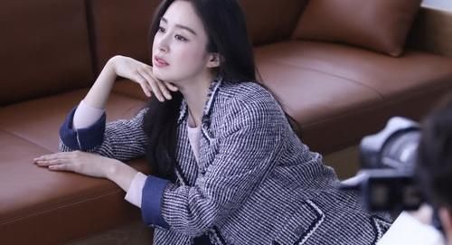  「颜美」Rain娇妻2胎后更减龄，演绎4套职场风真气质，配少女颜美到认不出