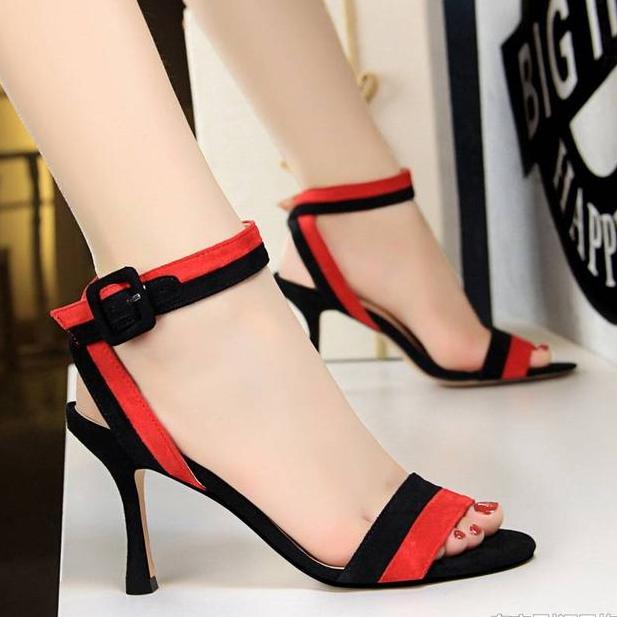 哪个坏蛋设计的超级‘’高跟鞋‘’？1米55小姨居然穿出170