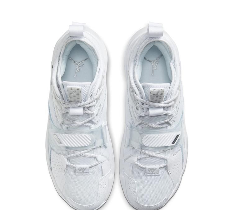  『舍得』纯白配色干净利落！这双Why Not Zer0.3你舍得上脚吗