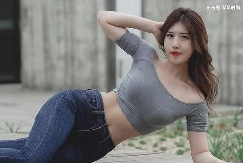 牛仔裤时尚干练，让人十分的挂念！