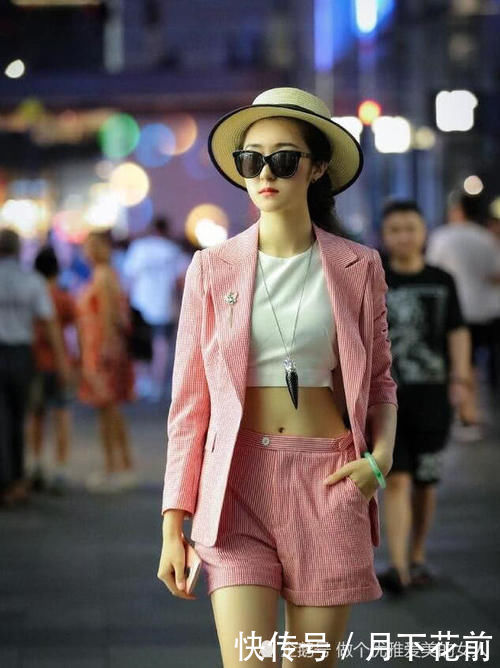  『女人味』小姐姐的牛仔短裤能秀长腿，也能秀马甲线，让我意外的是这样更有女人味了